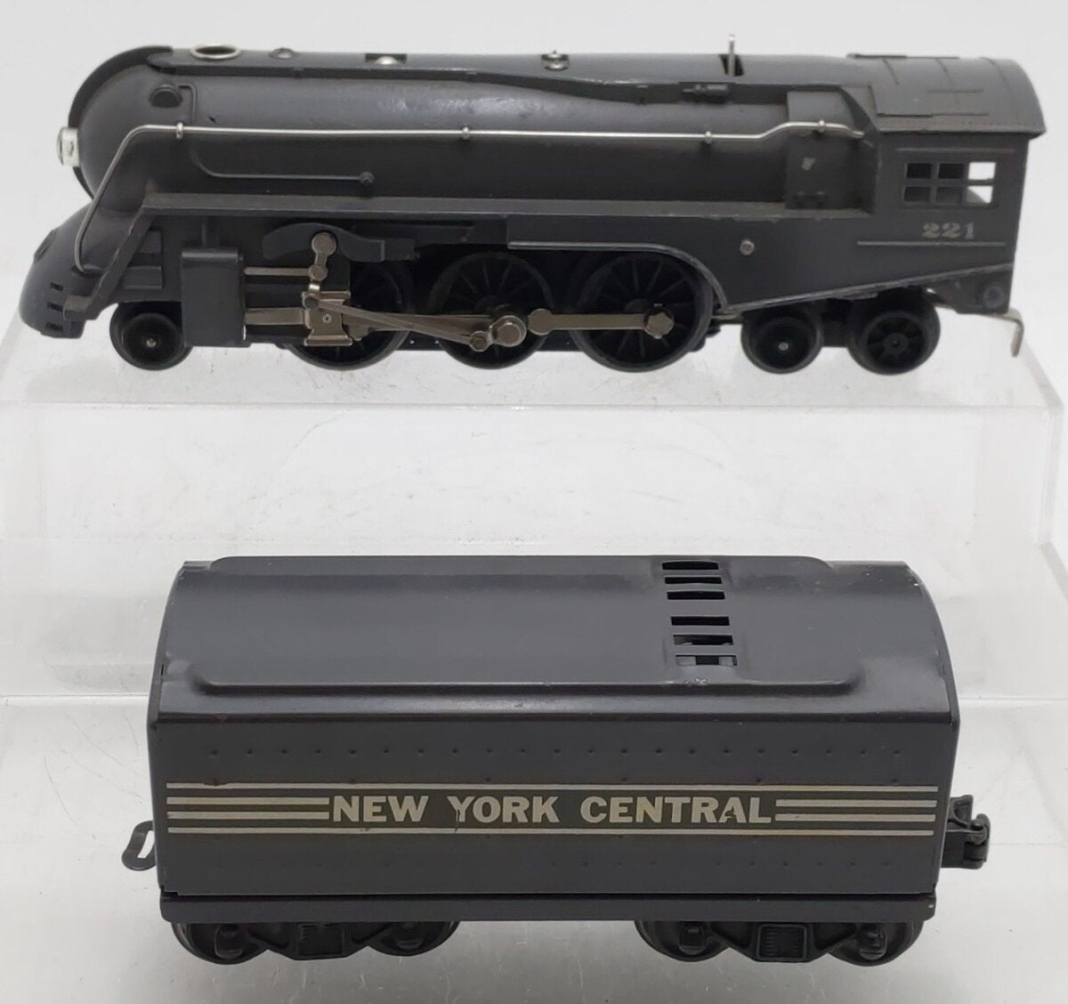 Lionel 221 Vintage O NYC Dreyfuss Gray 2-6-4 Steam Locomotive & 221T Tender