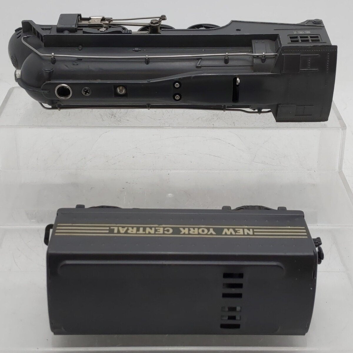 Lionel 221 Vintage O NYC Dreyfuss Gray 2-6-4 Steam Locomotive & 221T Tender