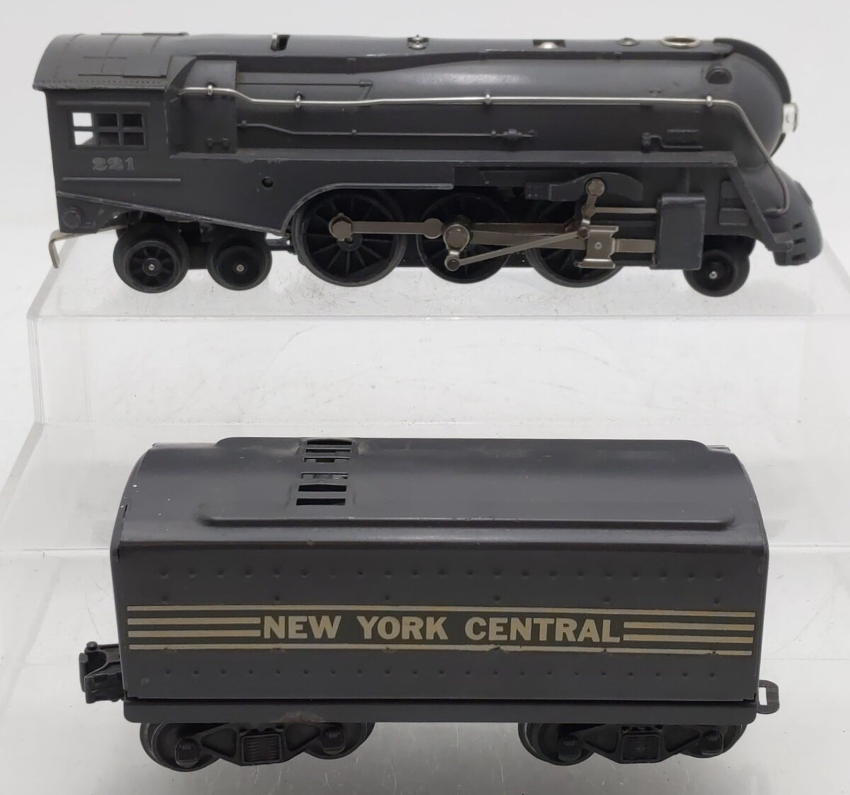 Lionel 221 Vintage O NYC Dreyfuss Gray 2-6-4 Steam Locomotive & 221T Tender