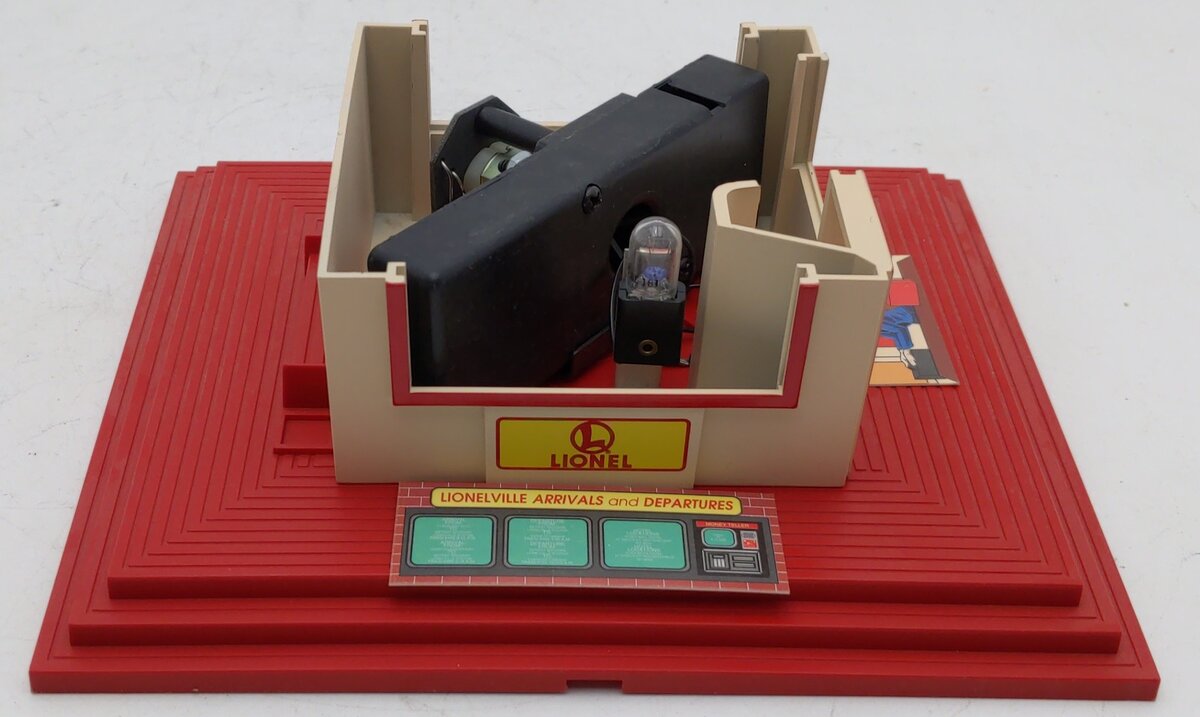 Lionel 6-12962 O Gauge Passenger Service Center with Operating Whistle EX/Box