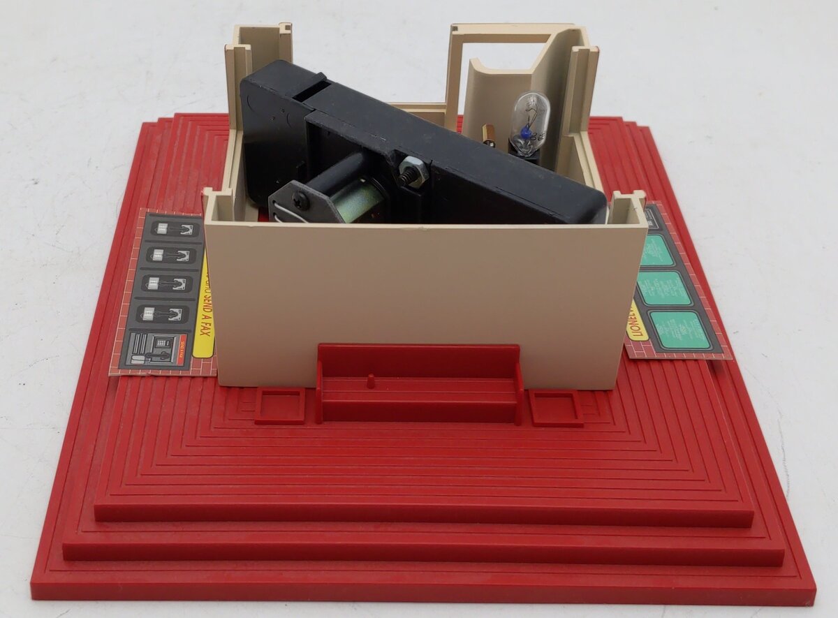 Lionel 6-12962 O Gauge Passenger Service Center with Operating Whistle EX/Box