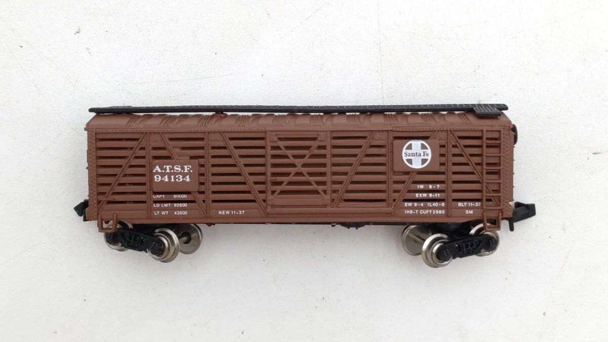 Bachmann 5046 N Scale Atchison Topeka Santa Fe 40' Stock Car #94134 LN
