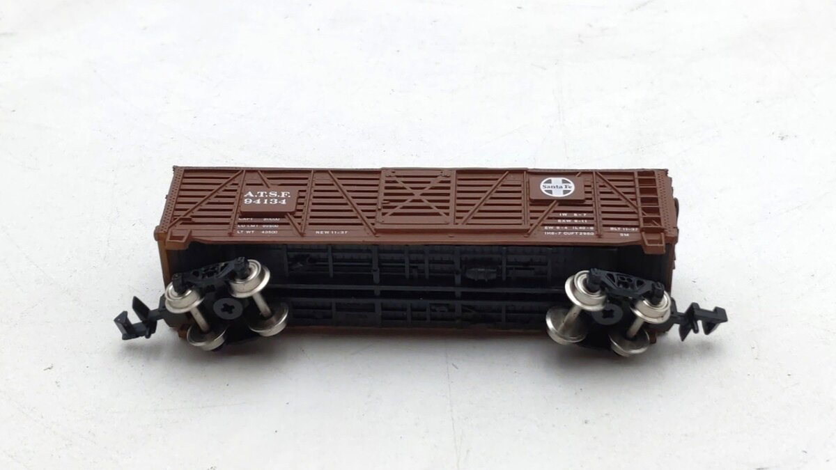 Bachmann 5046 N Scale Atchison Topeka Santa Fe 40' Stock Car #94134 LN