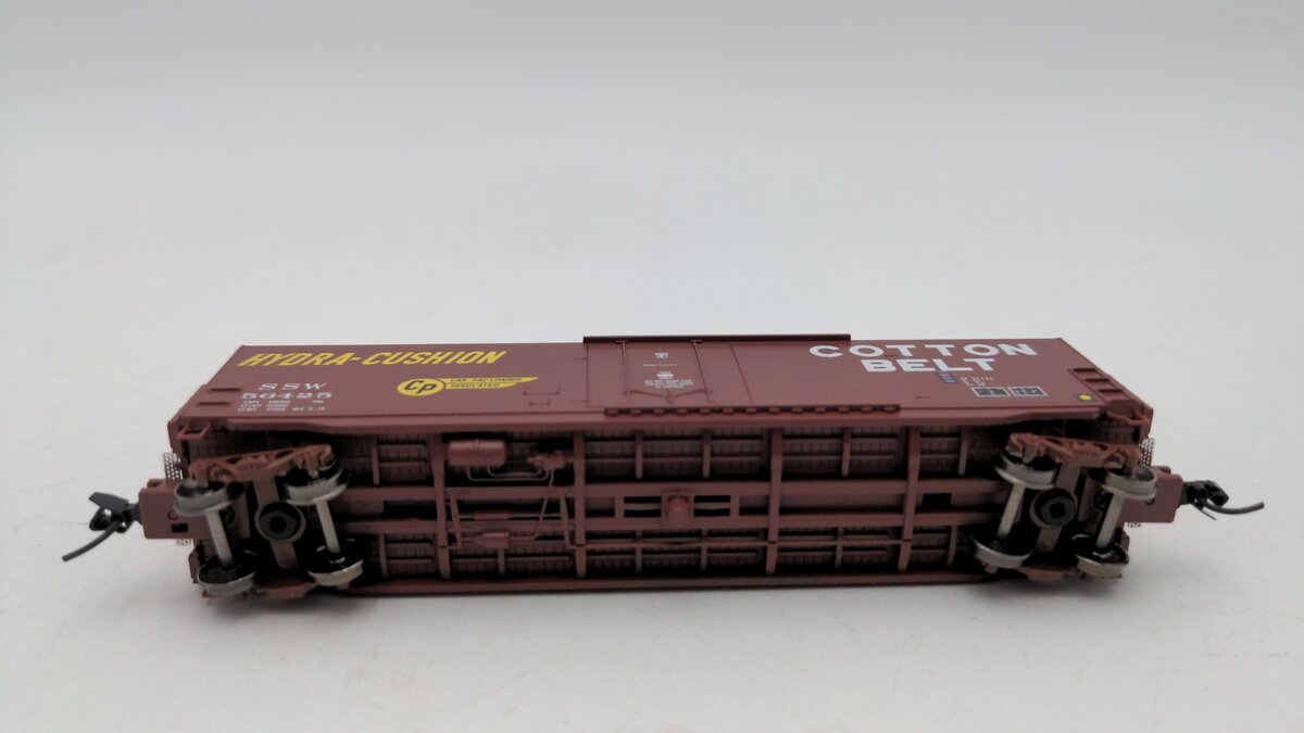 Micro-Trains 18100292 N Cotton Belt 50' Insulated Plug-Door Boxcar #56425