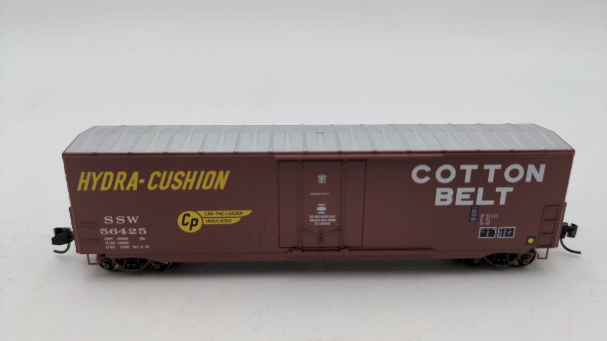 Micro-Trains 18100292 N Cotton Belt 50' Insulated Plug-Door Boxcar #56425