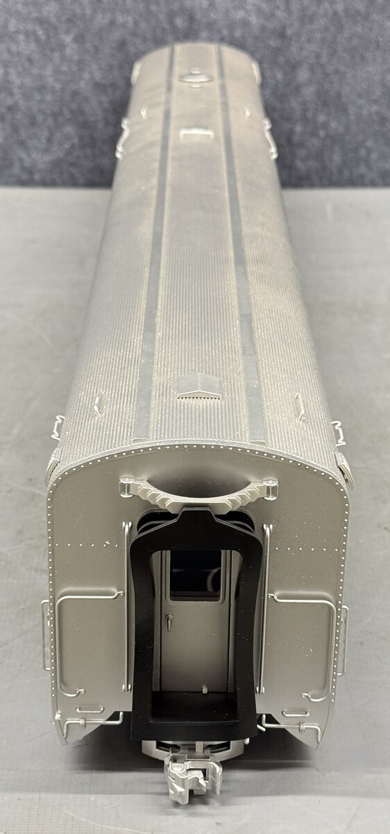 USA Trains 31013 G "California Zephyr" Corrugated Aluminum Diner (Metal Wheels)/Box