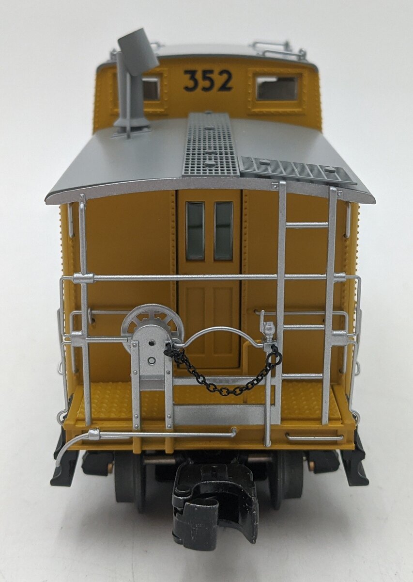 Lionel 6-83360 O Gauge Chesapeake & Ohio Northeast-Style Caboose #90352 LN/Box
