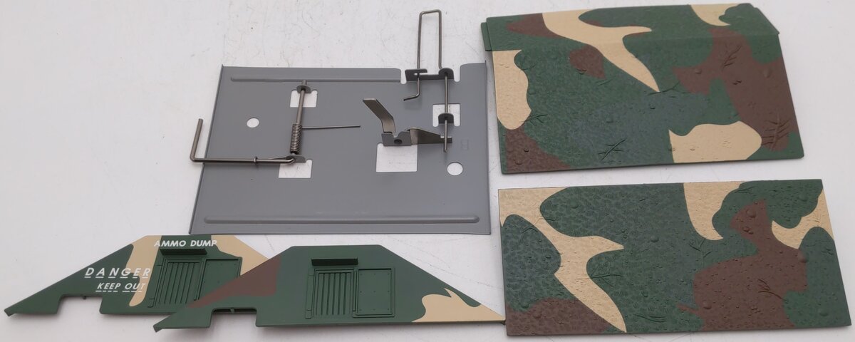 Lionel 6-24106 O Scale Exploding Ammunition Dump Kit LN/Box