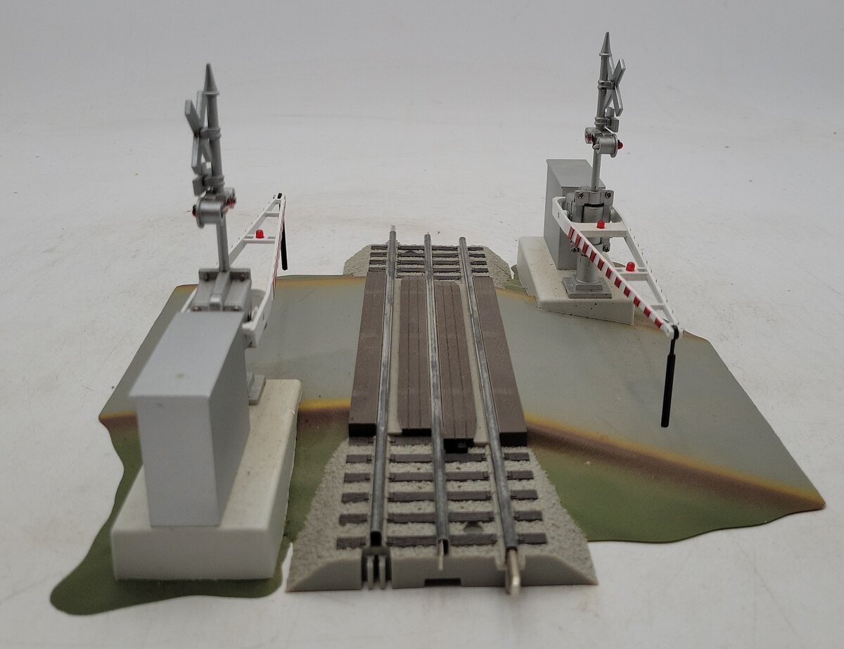 Lionel 6-12062 O Grade Crossing With Gates & Flashers EX/Box