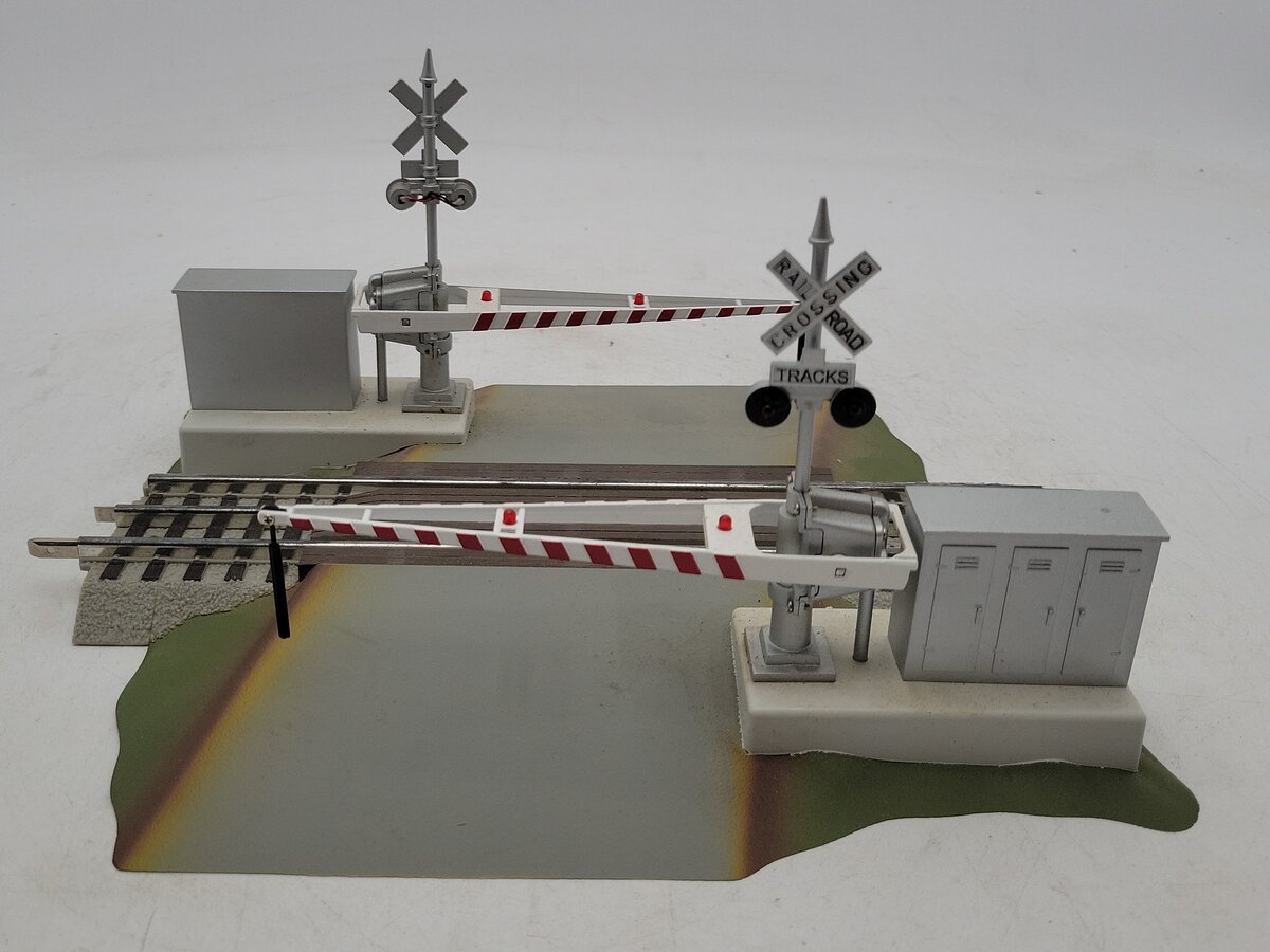 Lionel 6-12062 O Grade Crossing With Gates & Flashers EX/Box