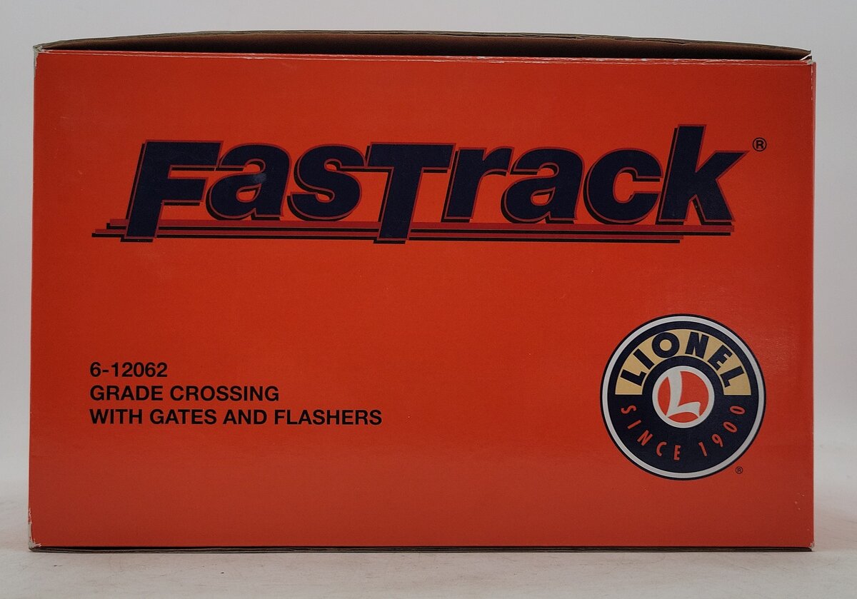 Lionel 6-12062 O Grade Crossing With Gates & Flashers EX/Box