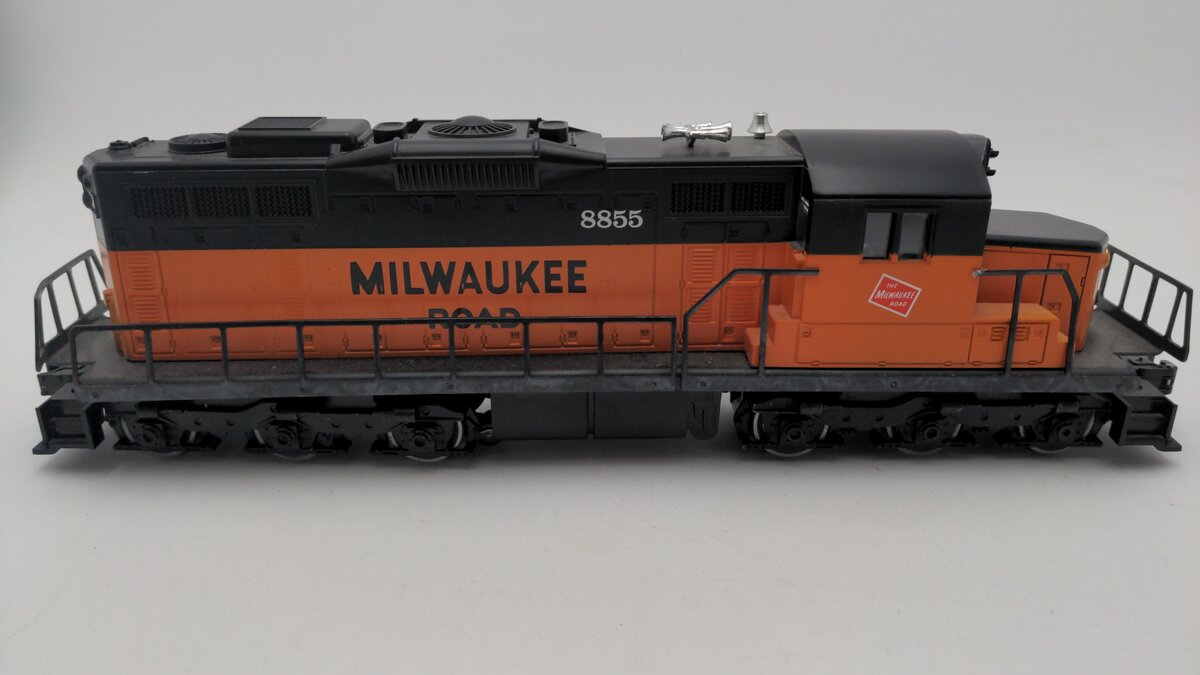 Lionel 6-8855 O Gauge Milwaukee Road SD-18 Powered Diesel Locomotive VG