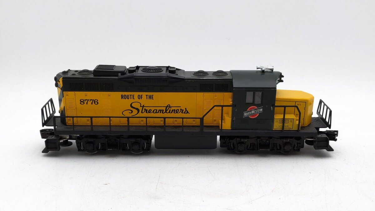 Lionel 6-8776 O Chicago & Northwestern GP20 Powered Diesel Locomotive VG