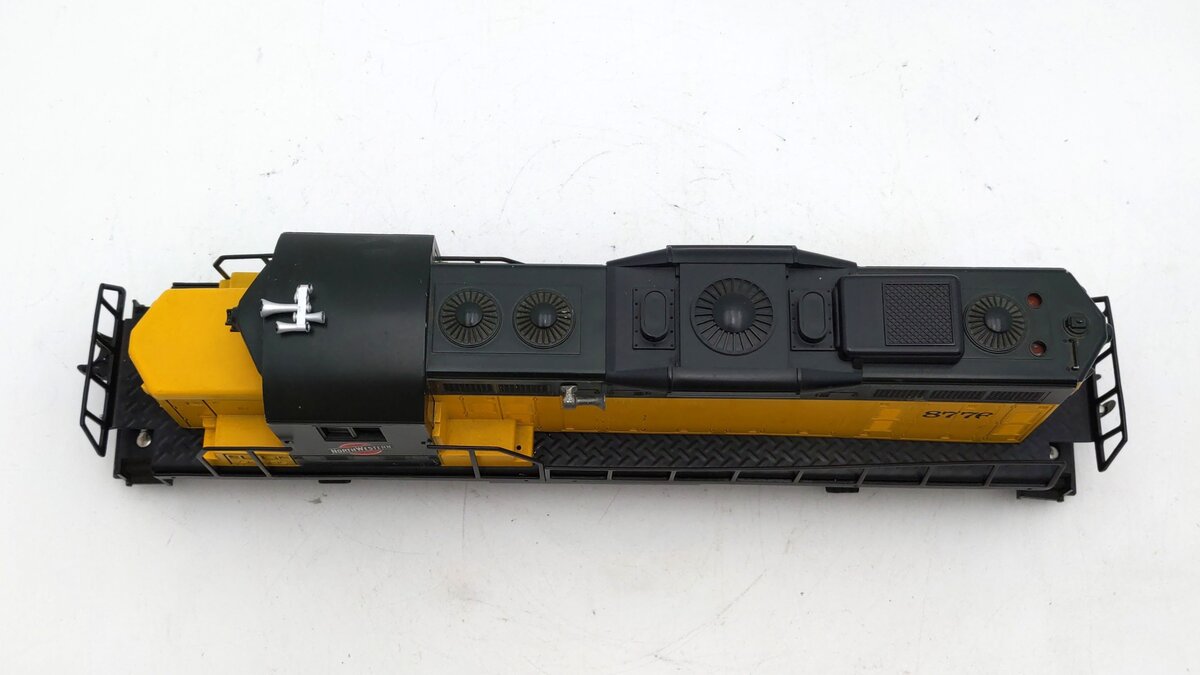 Lionel 6-8776 O Chicago & Northwestern GP20 Powered Diesel Locomotive VG
