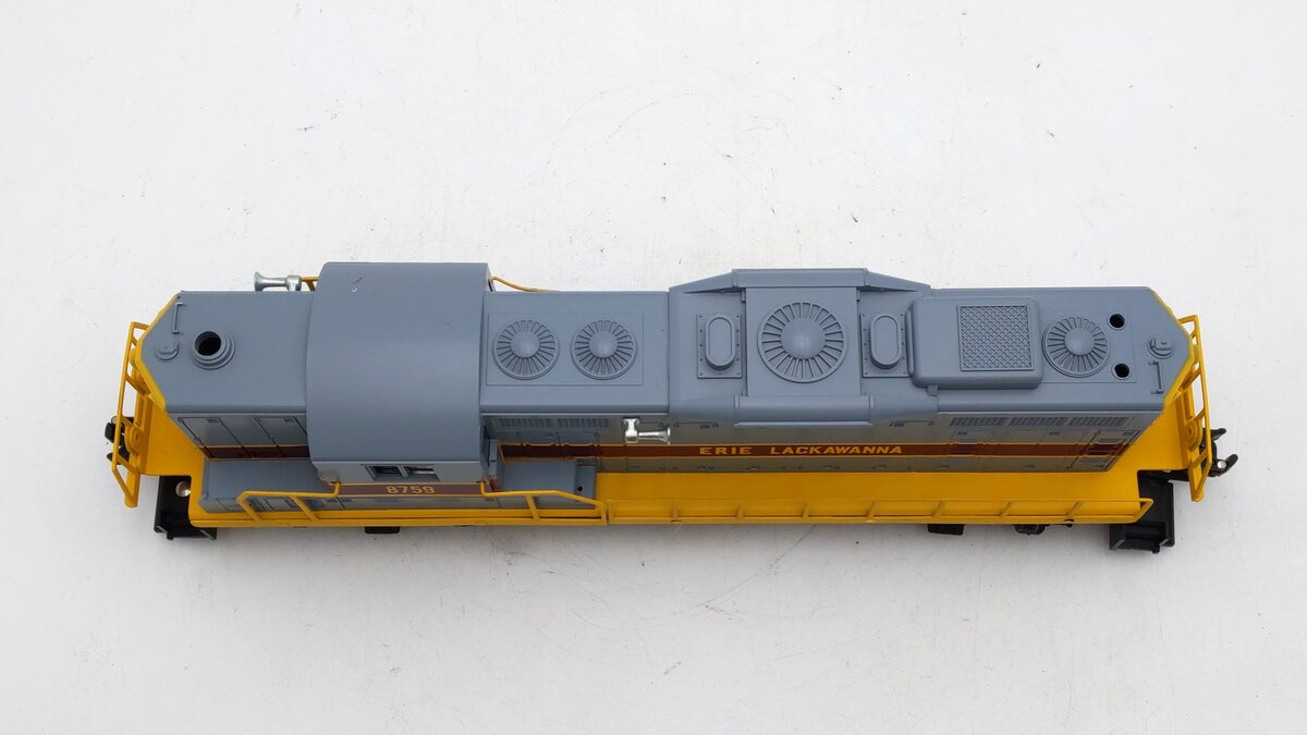 Lionel 6-8759 O Gauge Erie Lackawanna GP-9 Powered Diesel Locomotive EX