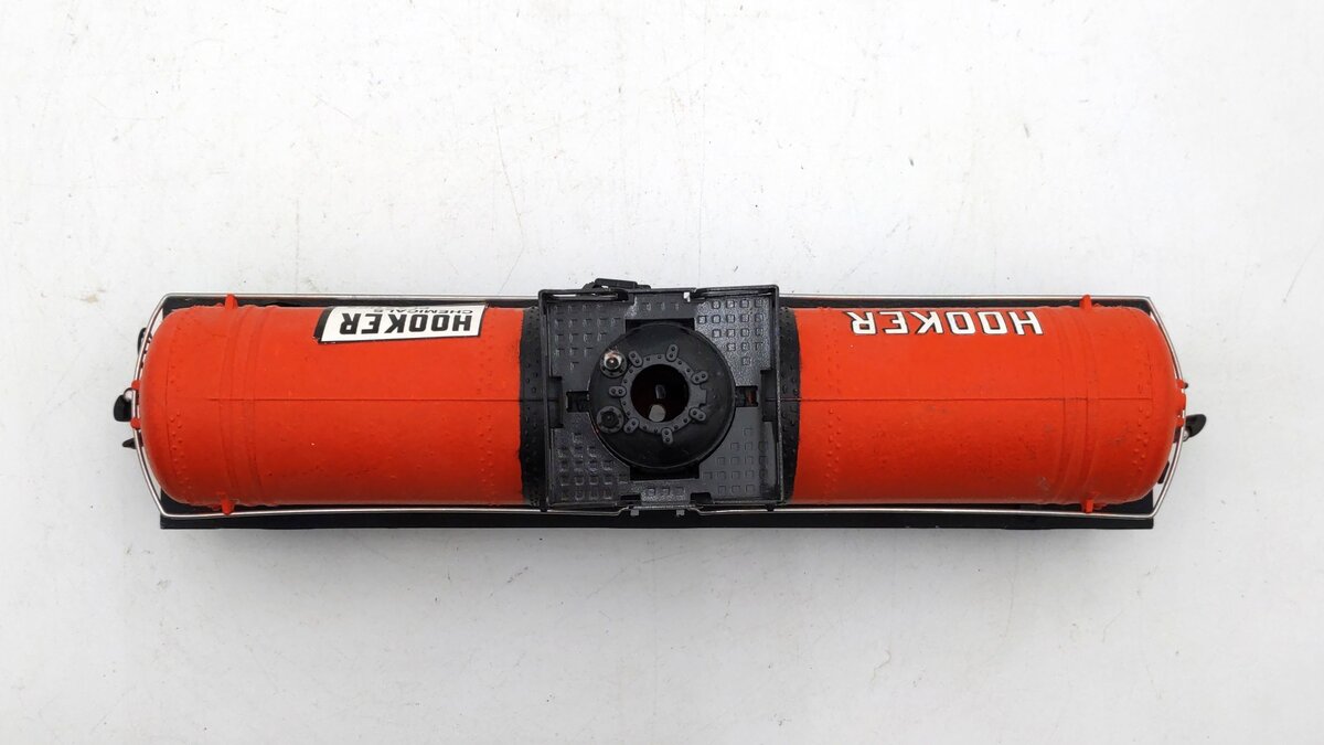 K-Line K632-8012 O Gauge Hooker Chemical Single Dome Tank Car - Custom