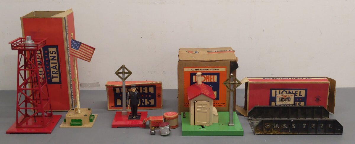 Lionel Postwar Assorted Accessories 394,45N,1045,214,394-37,394-10, 89 [5] VG/Box