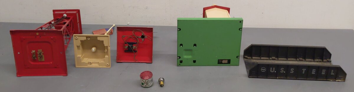 Lionel Postwar Assorted Accessories 394,45N,1045,214,394-37,394-10, 89 [5] VG/Box
