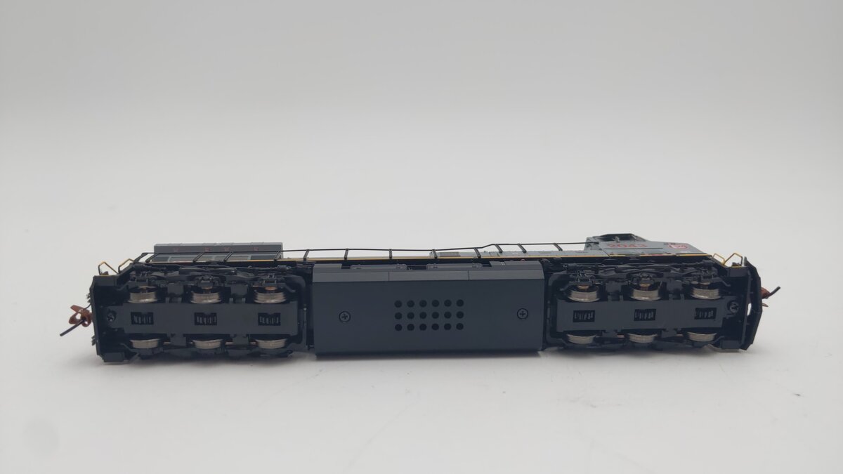 Scale Trains SXT40618 N Scale Kansas City Southern Diesel Locomotive #2043 EX/Box