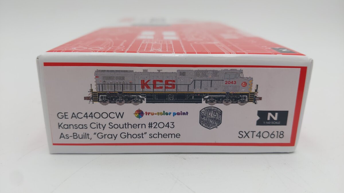 Scale Trains SXT40618 N Scale Kansas City Southern Diesel Locomotive #2043 EX/Box