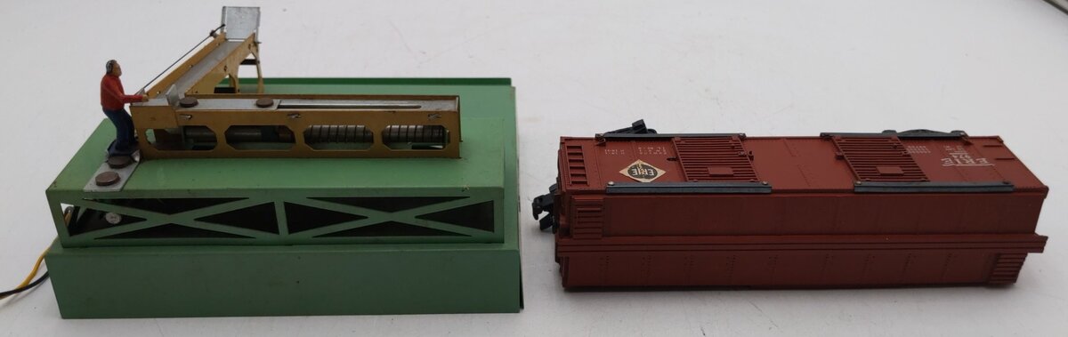 American Flyer K775 Vintage S Baggage Loading Platform w/ 974 Erie Boxcar VG/Box