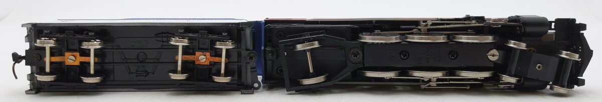 IHC M9913 HO Scale Boston & Maine 4-6-2 Steam Locomotive w/Tender #3688 EX