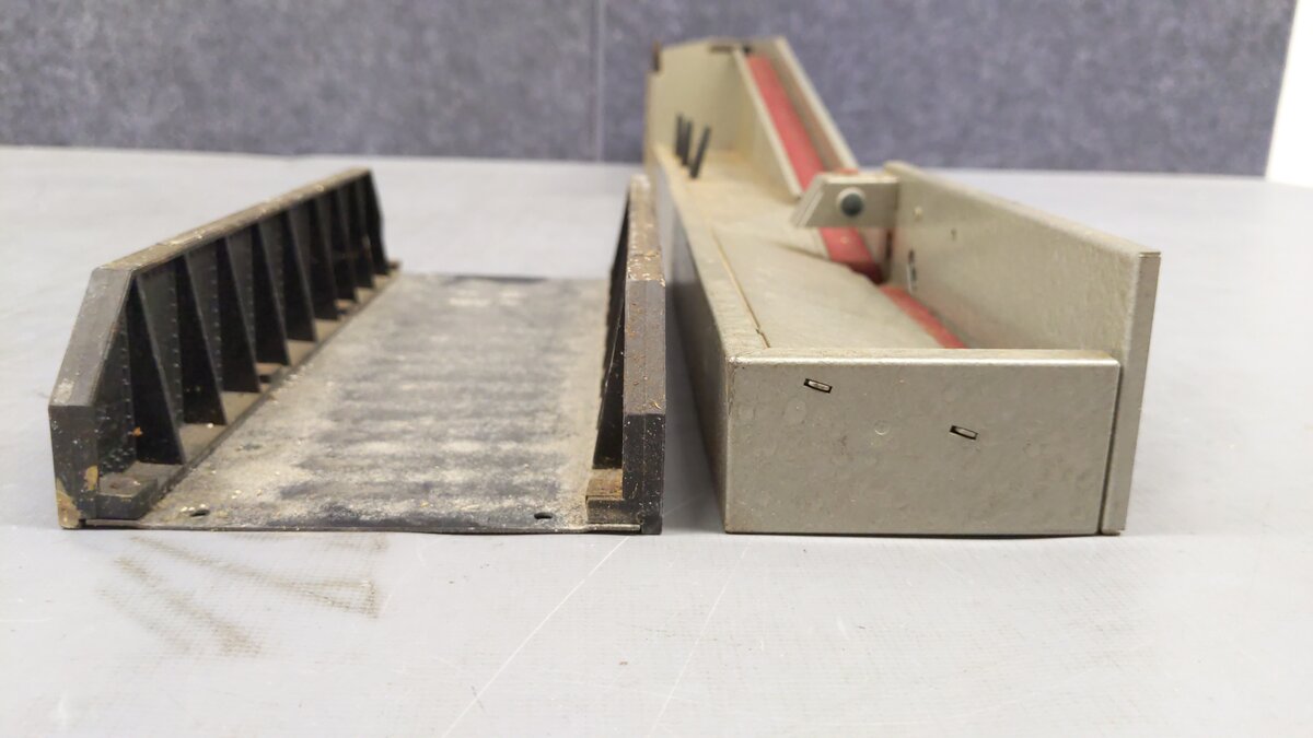 Lionel Postwar O Layout Accessories w/Buttons: 30, 214, 262,& 364 [4]