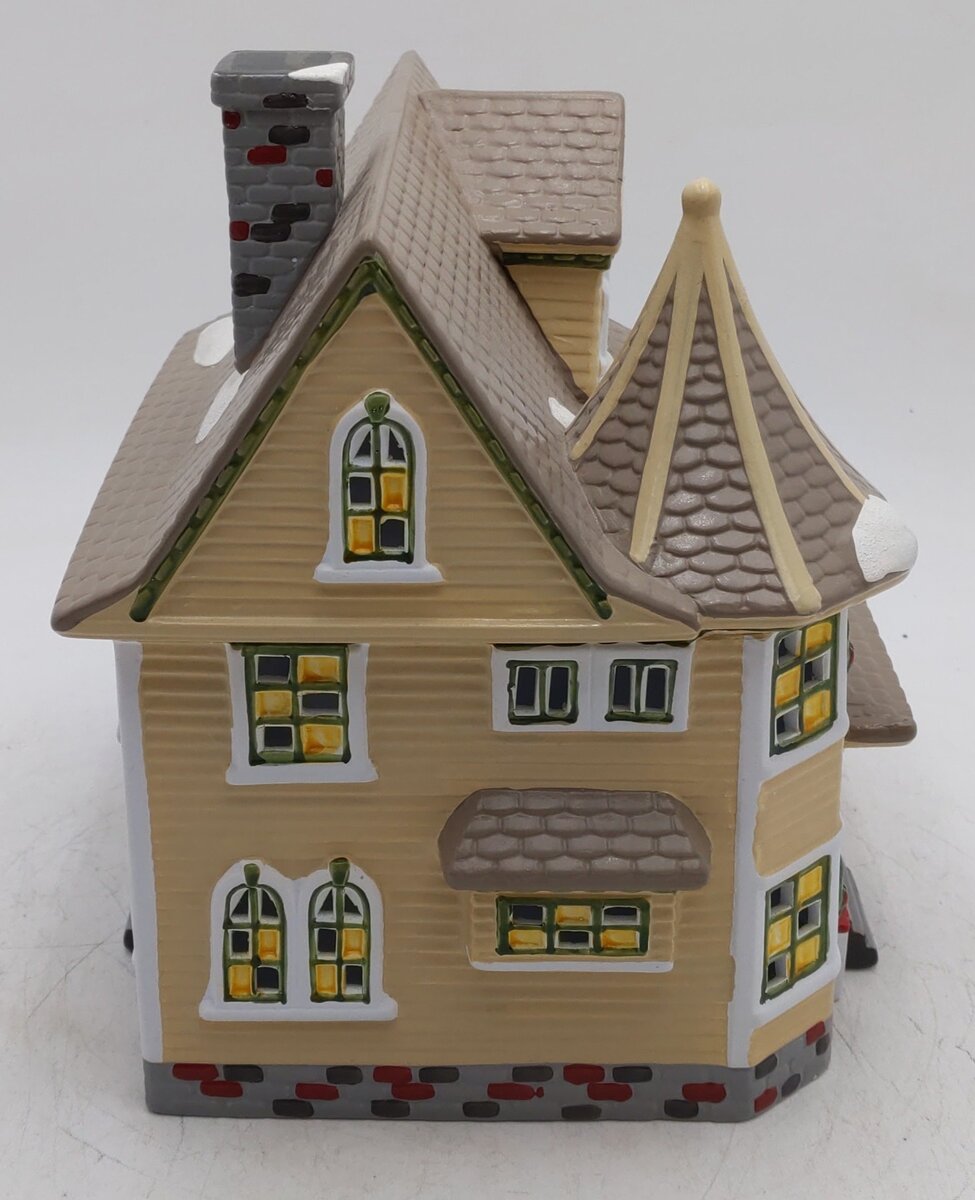 Dept 56 5143-8 "Snow Village" Illuminated Ceramic "The Doctors House" LN