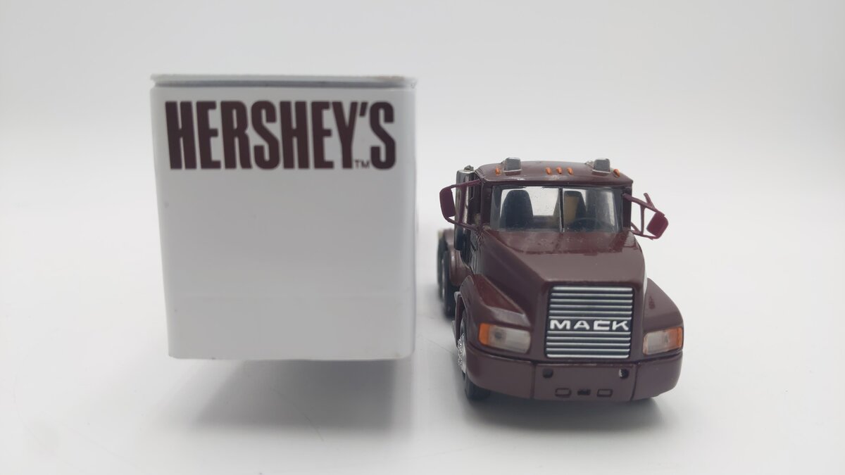 PEM H71500 1:64 Scale Hershey's Semi Truck w/ Trailer EX/Box