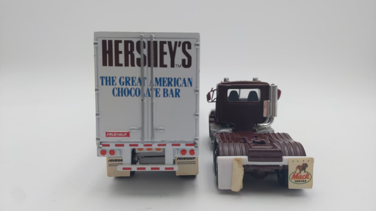 PEM H71500 1:64 Scale Hershey's Semi Truck w/ Trailer EX/Box