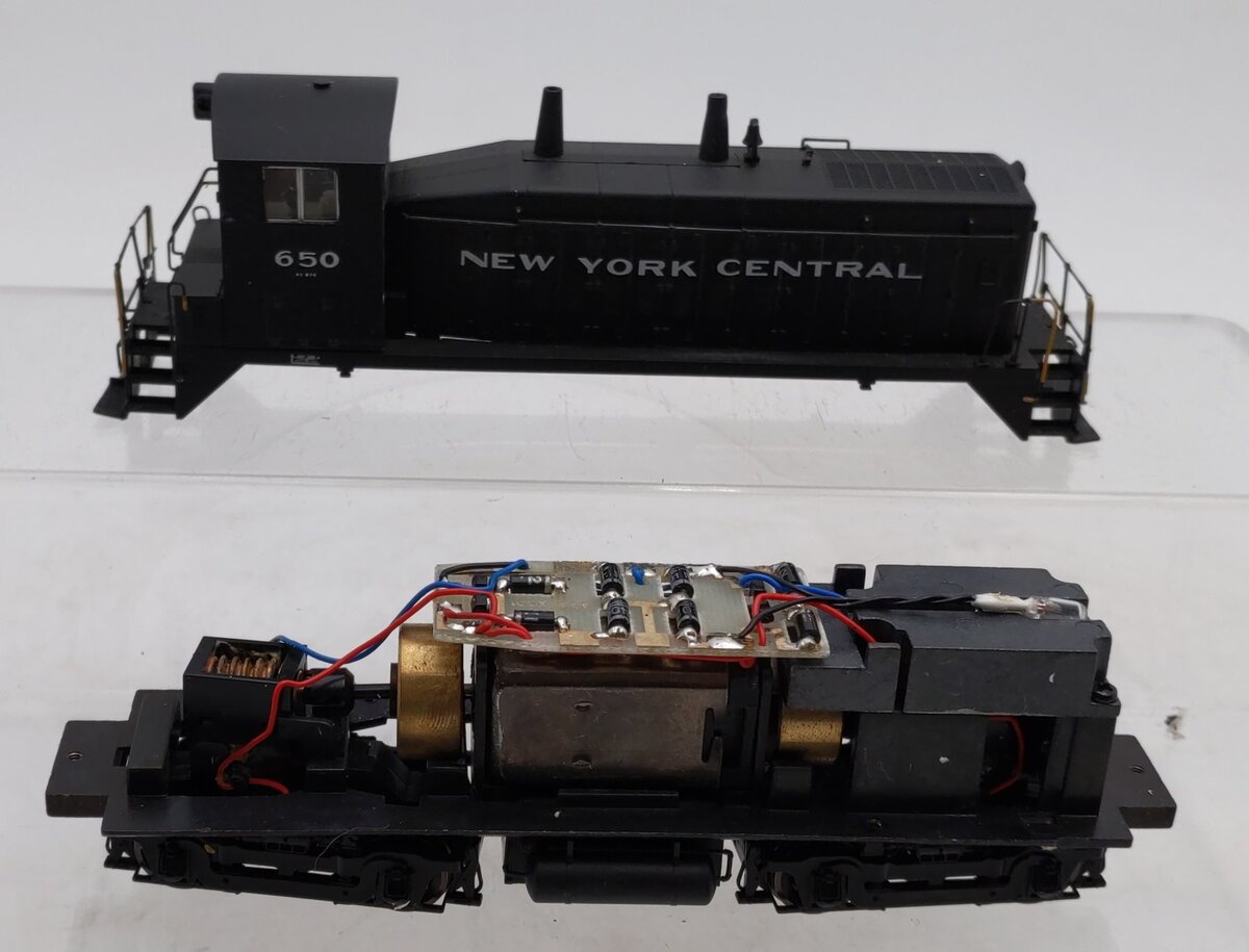 Proto 2000 30067 HO New York Central SW8/900/600 Powered Diesel Switcher #9622 LN
