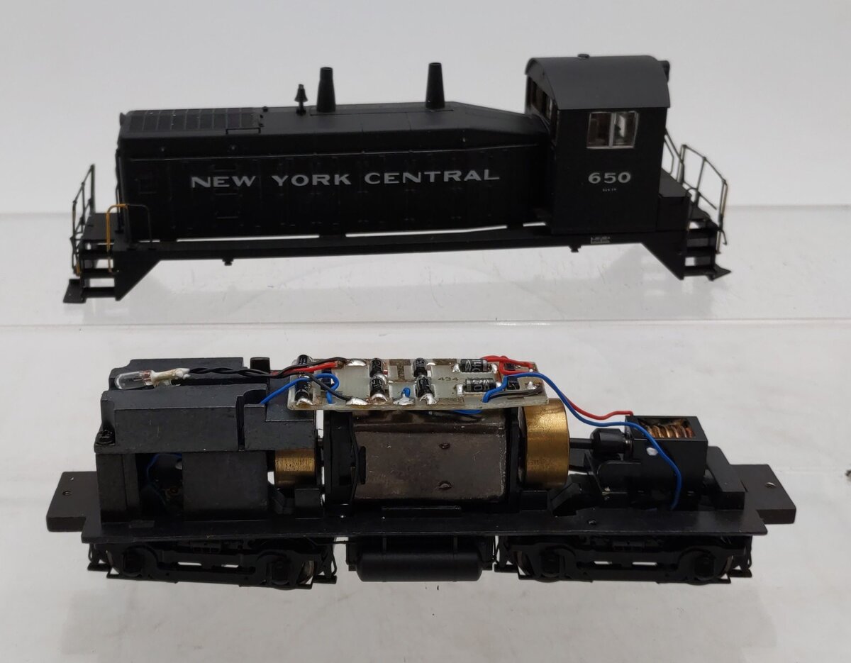 Proto 2000 30067 HO New York Central SW8/900/600 Powered Diesel Switcher #9622 LN