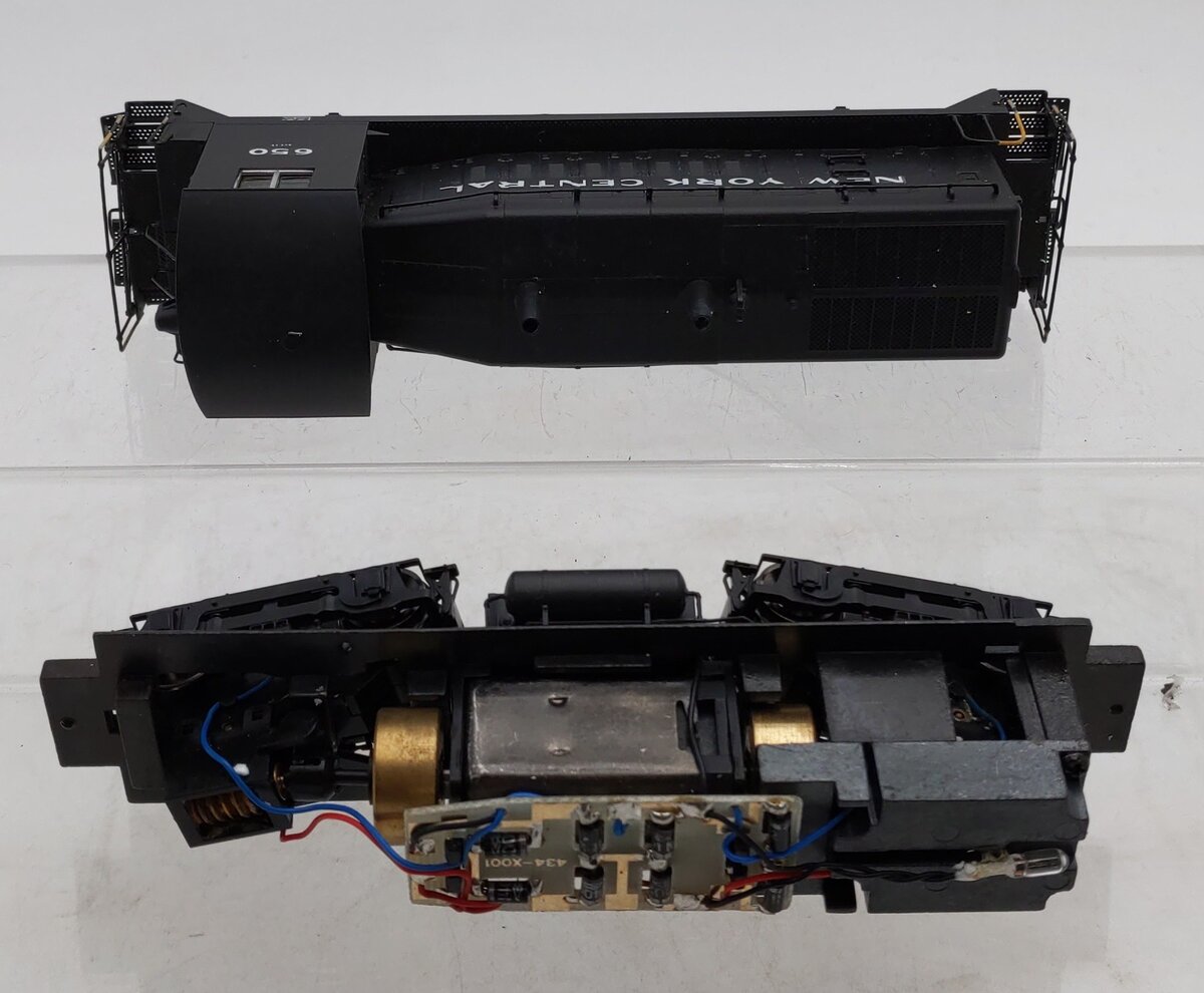 Proto 2000 30067 HO New York Central SW8/900/600 Powered Diesel Switcher #9622 LN