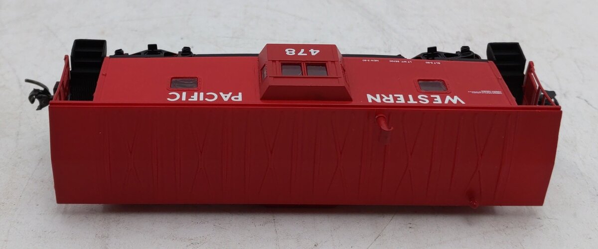 Walthers 932-4359 HO Western Pacific International Bay Window Caboose #478 Kit LN/Box