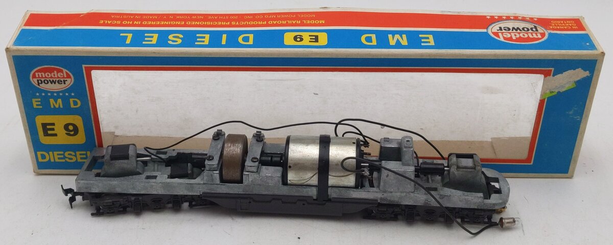 Model Power 922 EMD E9 Diesel Locomotive VG/Box
