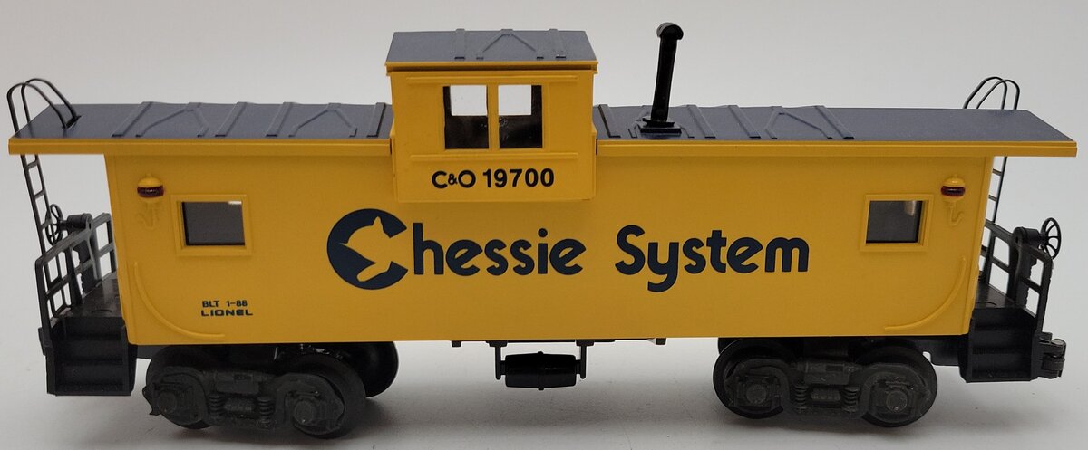 Lionel 6-19700 O Chessie System Extended Vision Illuminated Caboose #19700 VG/Box