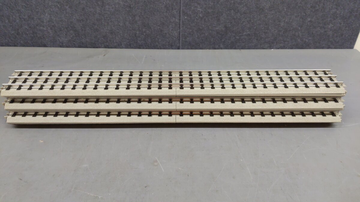 MTH Assorted Standard RealTrack - Oval Set [30] EX