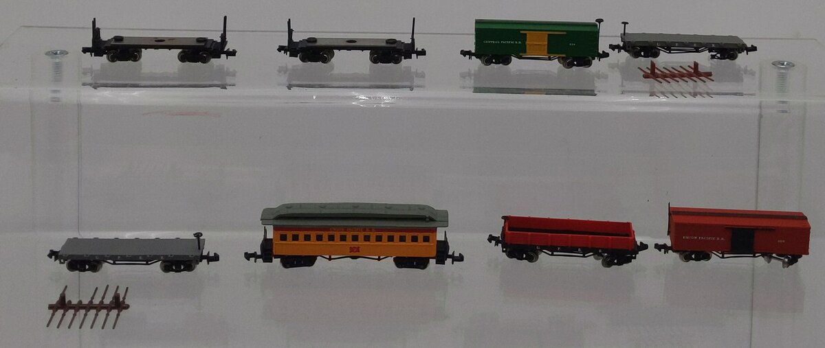Bachmann N Scale Assorted Freight Cars [8] EX