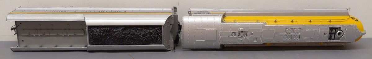 Lionel 6-18043 O Chesapeake & Ohio Streamlined Hudson & Tender #490 with RSII EX/Box