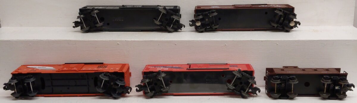 Lionel O Gauge Assorted Box Cars and Caboose [5] EX
