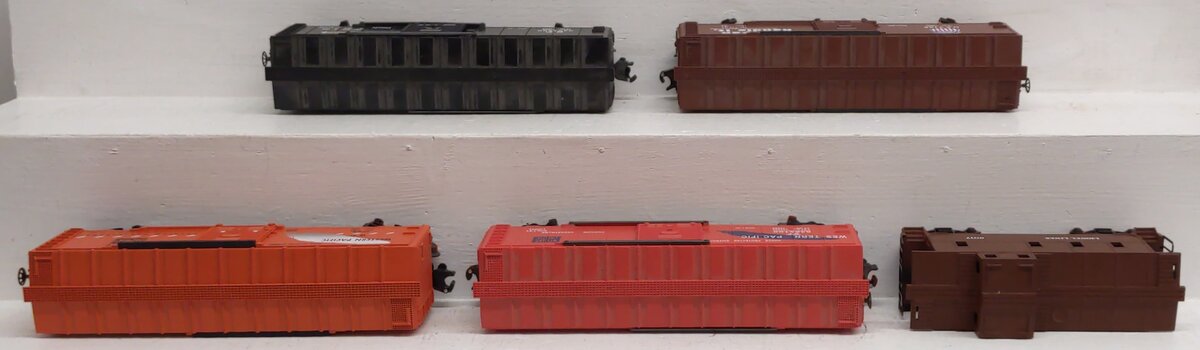 Lionel O Gauge Assorted Box Cars and Caboose [5] EX
