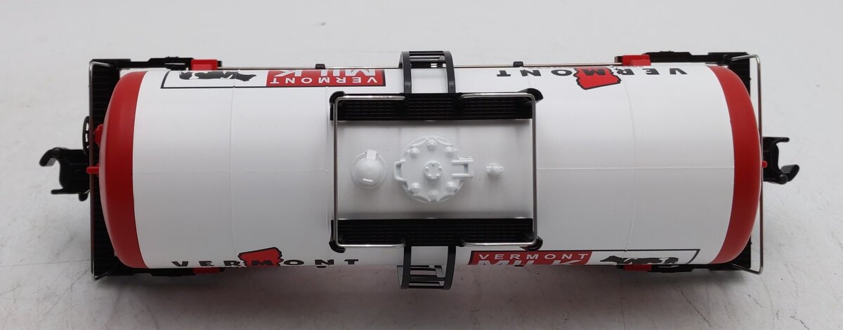 MTH 20-96067 O Gauge Vermont Milk 8000 Gallon Tank Car #19052 LN/Box
