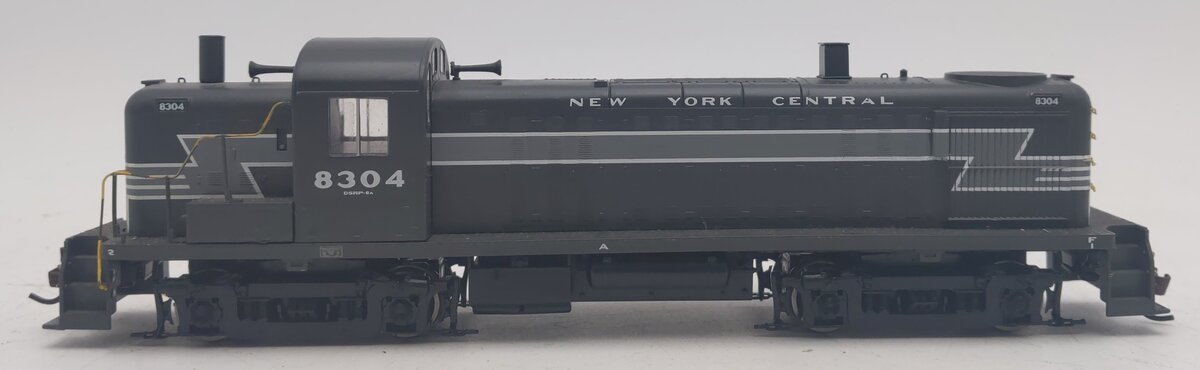 Athearn 94012 HO Scale New York Central Rs-3 Diesel locomotive #8304 EX