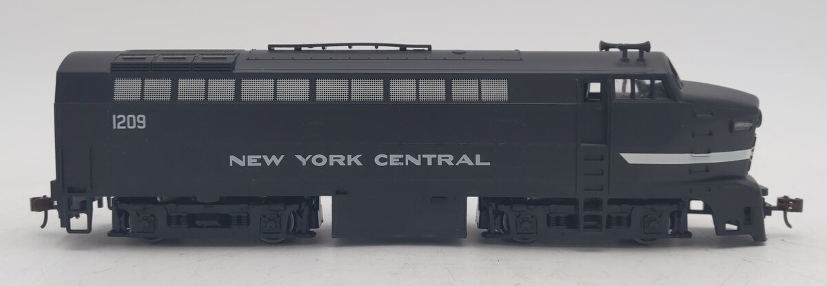 Roco 040-4105 HO Scale NYC Sharknose Diesel Locomotive #1209 EX