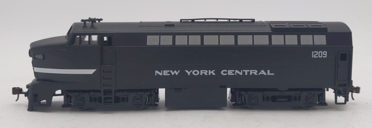 Roco 040-4105 HO Scale NYC Sharknose Diesel Locomotive #1209 EX