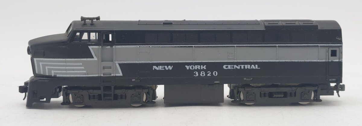 Roco 3820 HO NYC Shark Nose Powered Diesel Locomotive #3820 VG