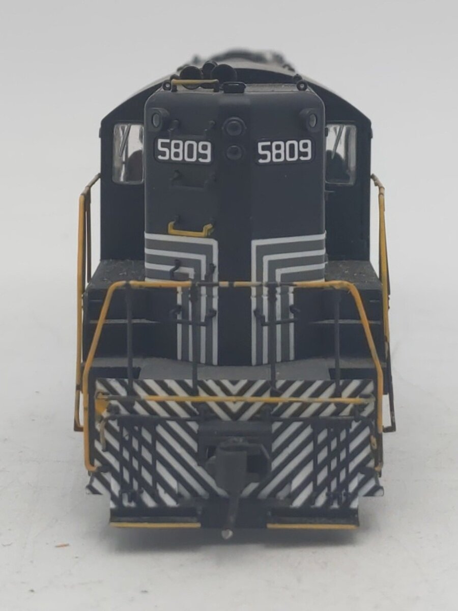 Proto 2000 23054 HO Scale NYC Powered GP-7 Diesel Locomotive #5809 EX