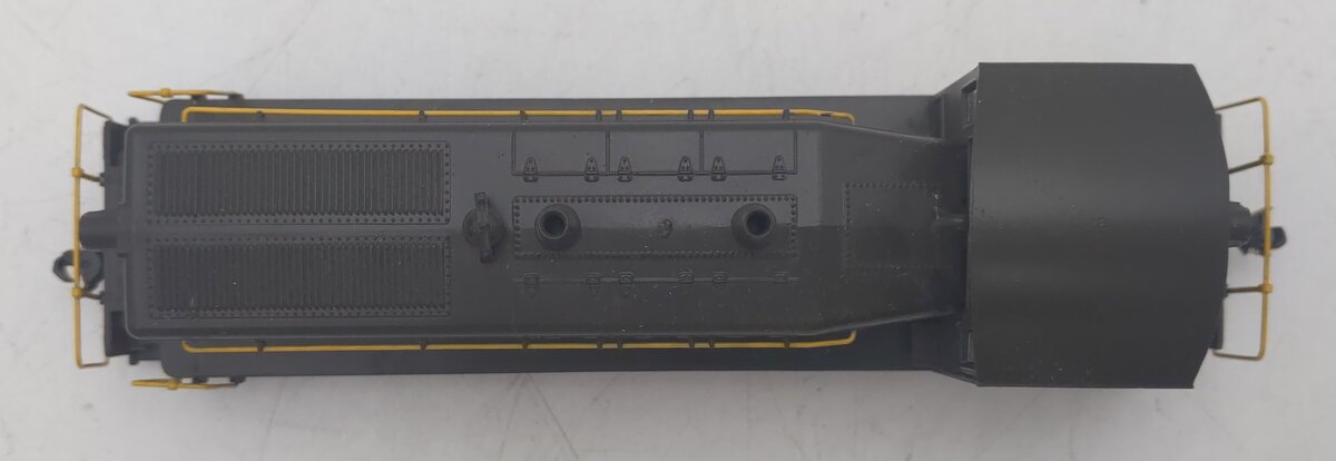 HO Scale Indiana Harbor Belt Powered Diesel Locomotive #8860 - Custom