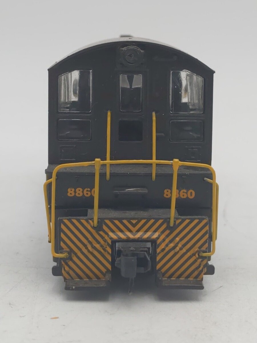 HO Scale Indiana Harbor Belt Powered Diesel Locomotive #8860 - Custom