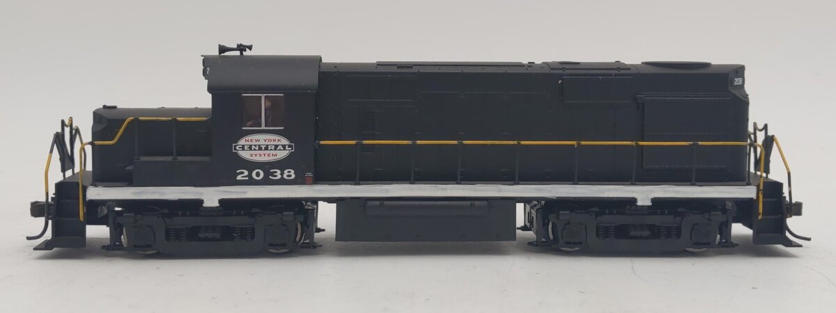 Atlas 10000567 HO Scale NYC RS32 Powered Diesel Locomotive #2038 EX